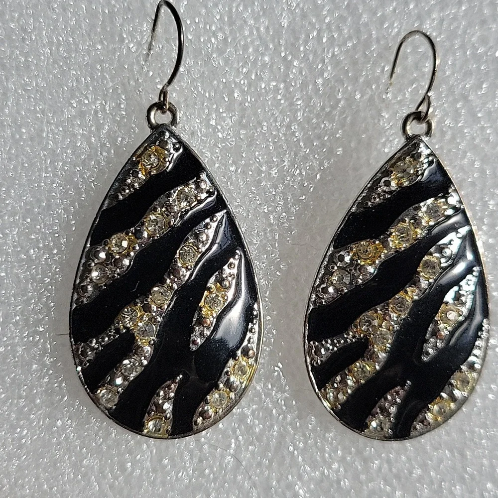 N/A black enamel